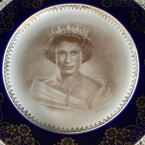 Crown Ducal Plate of Queen Elizabeth II Coronation, Vintage 1953. Excellent cond - Picture 2 of 3